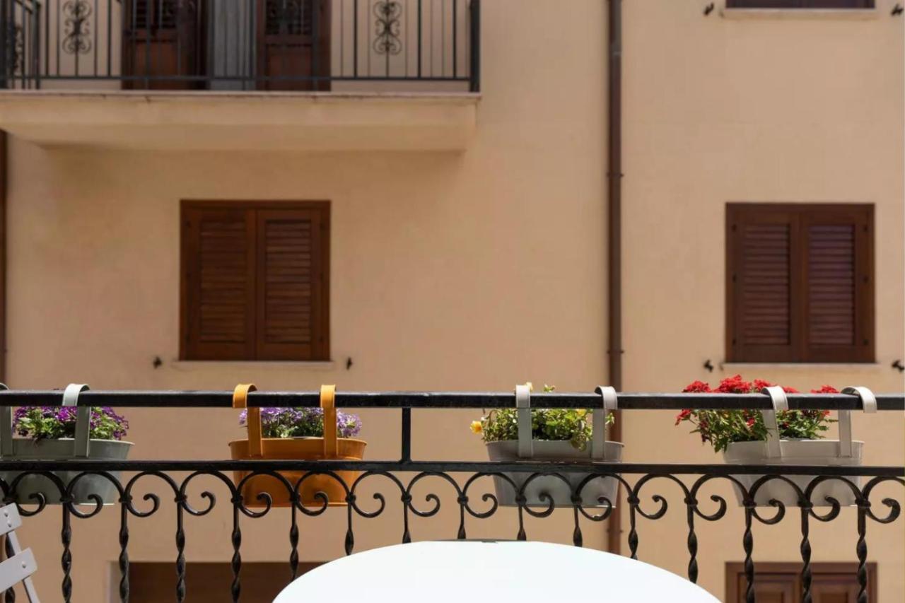 Domus Aparthotel Castellammare del Golfo Buitenkant foto